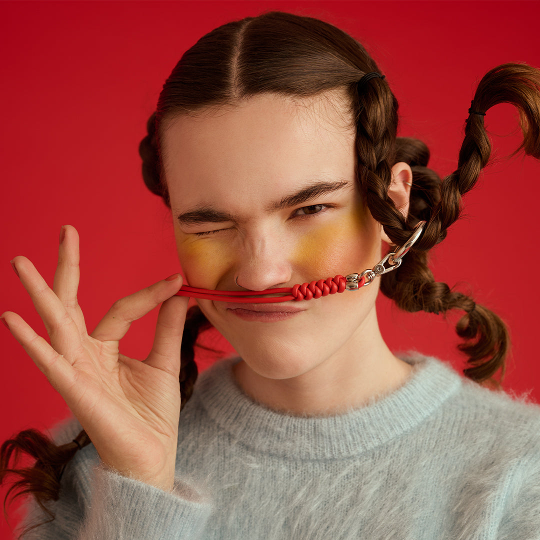 <SENTI FLATTER THE SENSES> Leather Blade Key Chain / Red