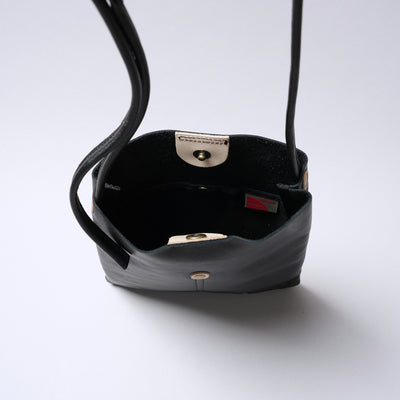 ＜レッセフェール＞ピエーザ 薄マチショルダーバッグ/レッド