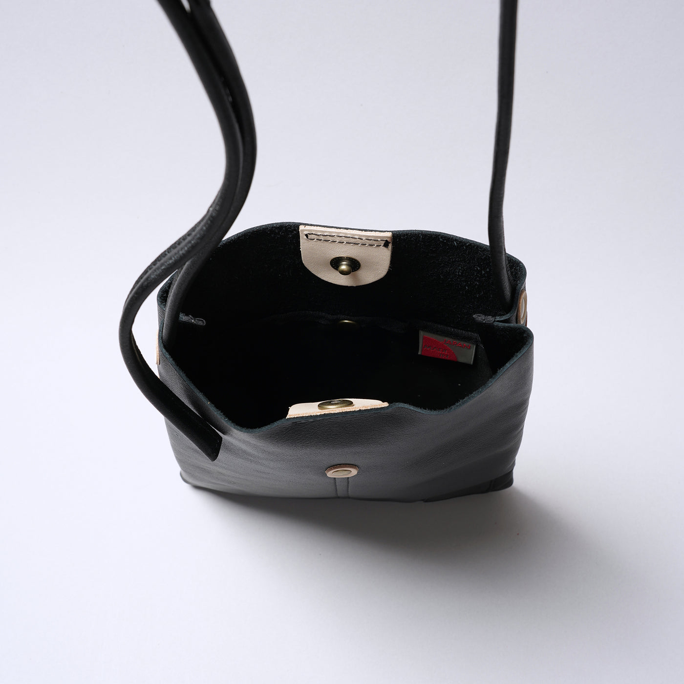 ＜Laisser Faire＞Pieza 薄型斜背包/駱駝色