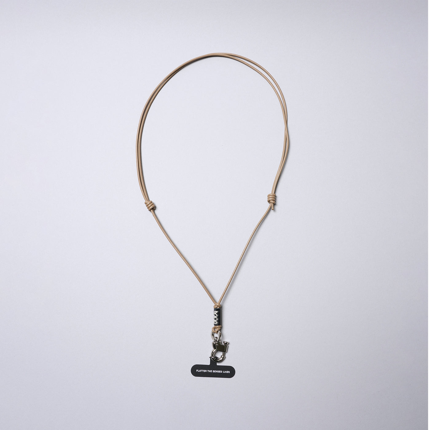 ＜センティ フラター ザ センシーズ＞スマホホルダー付きマルチレザーストラップ（プルアップフック）/アイボリー