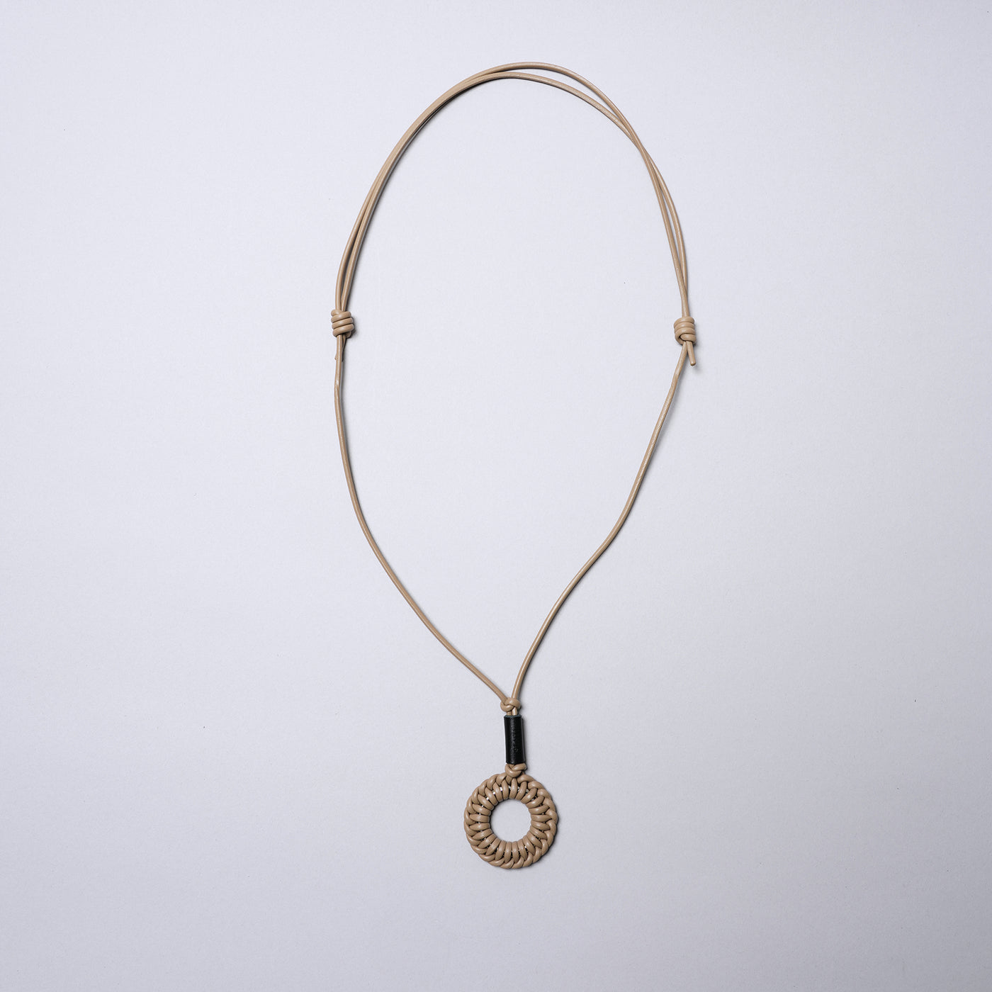 <SENTI FLATTER THE SENSES> Leather Blade Circle Long Necklace / Camel