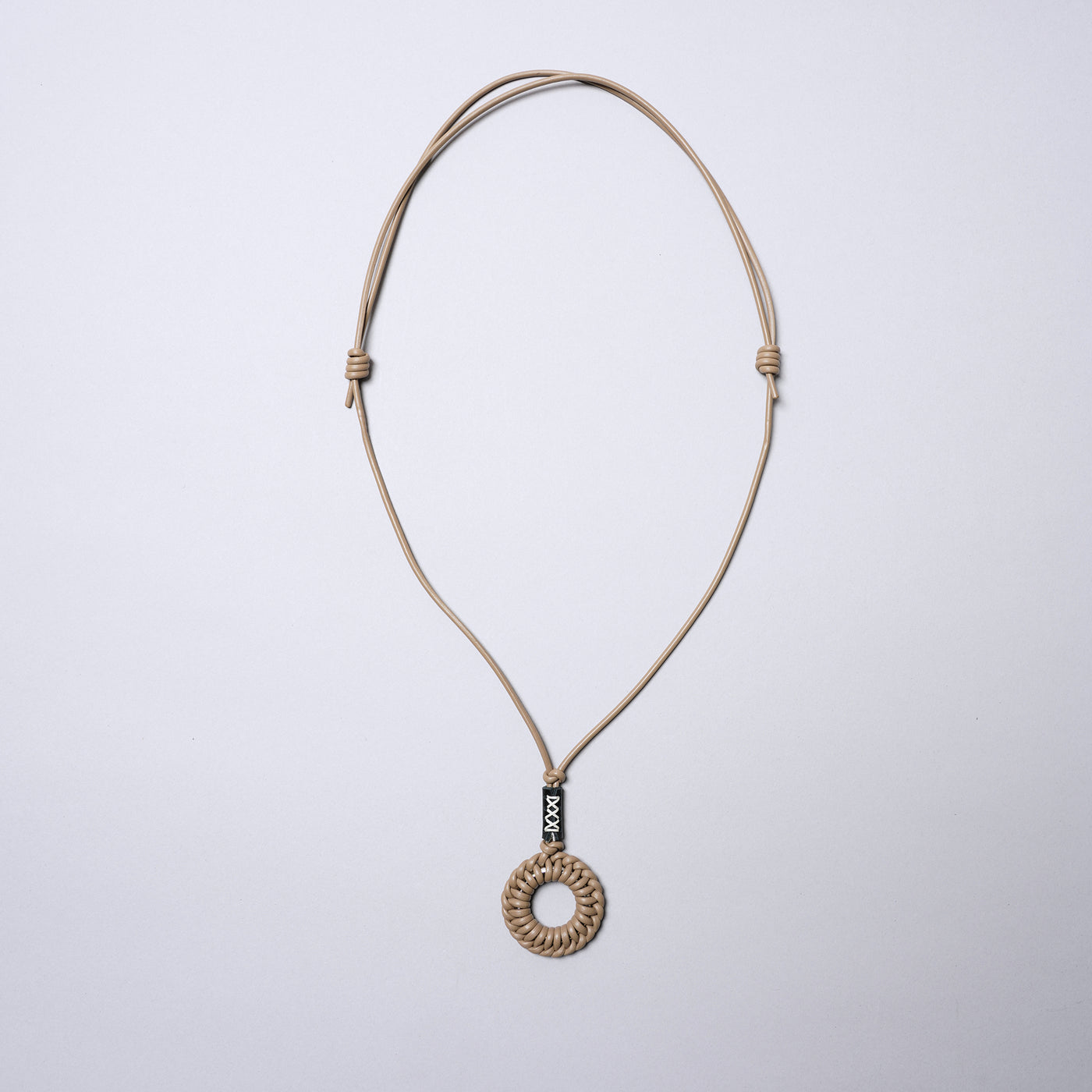 <SENTI FLATTER THE SENSES> Leather Blade Circle Long Necklace / Black