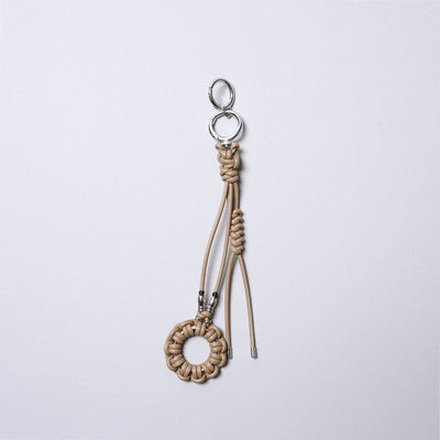 <SENTI FLATTER THE SENSES> Leather Blade Circle Key Strap / Black