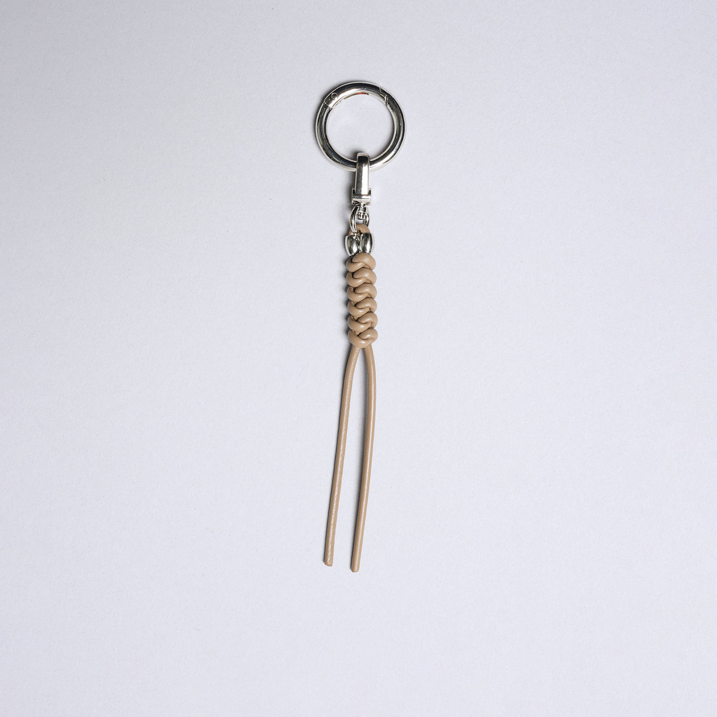 <SENTI FLATTER THE SENSES> Leather Blade Key Chain / Ivory