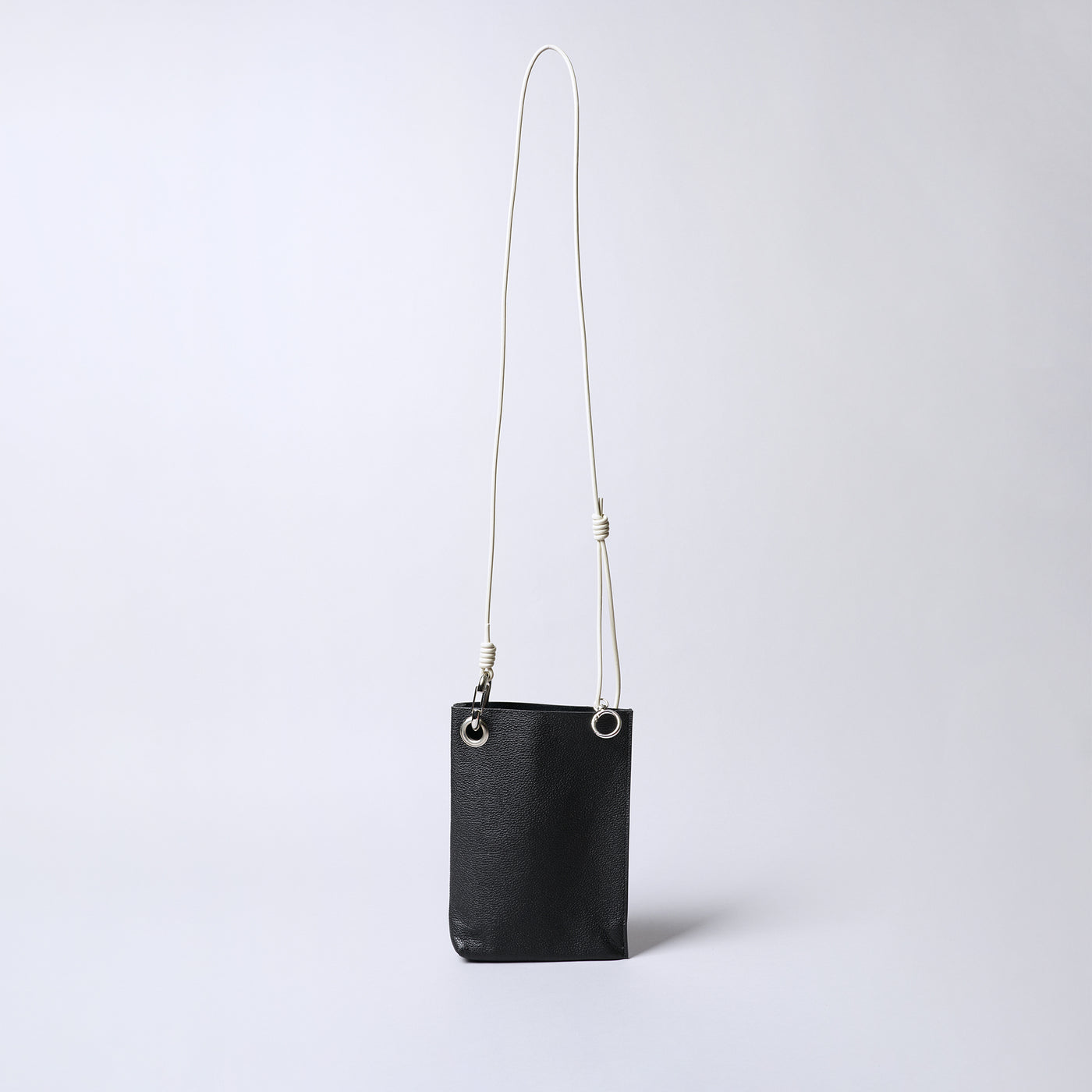 <SENTI FLATTER THE SENSES> Shrink Leather Mini Shoulder Bag / Ivory x Black