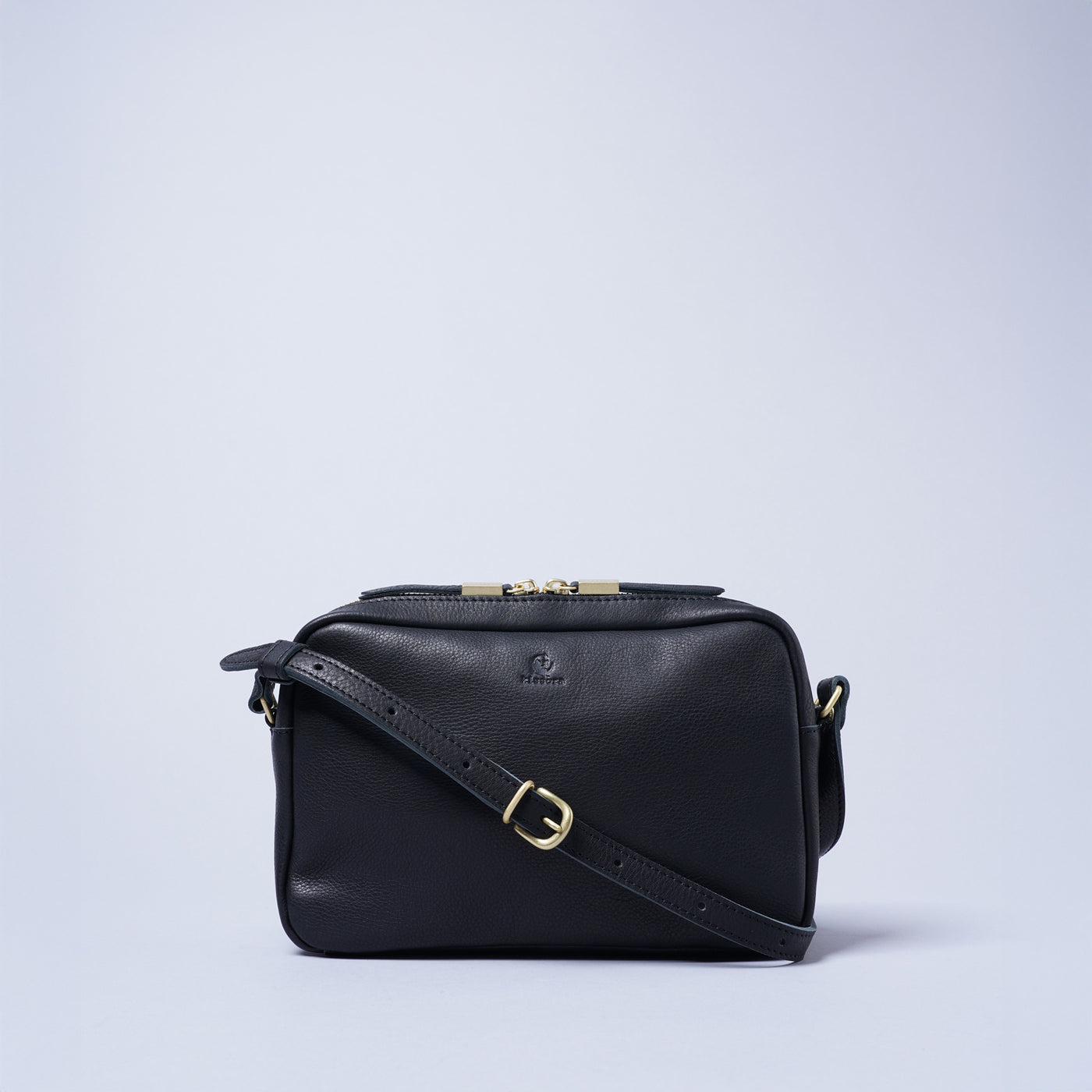 ＜kissora＞Olivenume 迷你斜背包/黑色