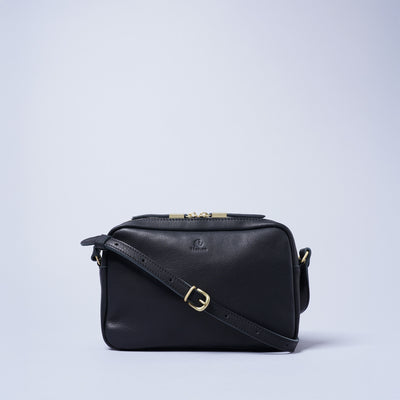 ＜kissora＞Olivenume 迷你斜背包/黑色