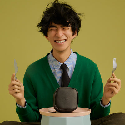 ＜NO SIGN＞壓花皮革 小型 方型收納包/黑色