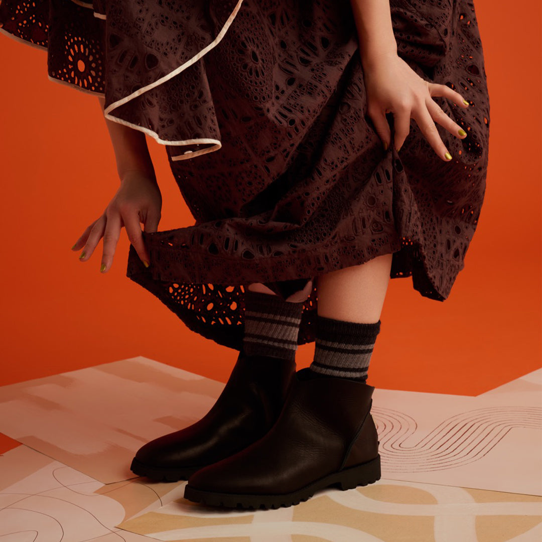 <U-DOT> Back Zip Boots / Black