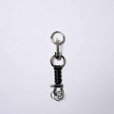 <SENTI FLATTER THE SENSES> Leather Blade Key Chain / Black