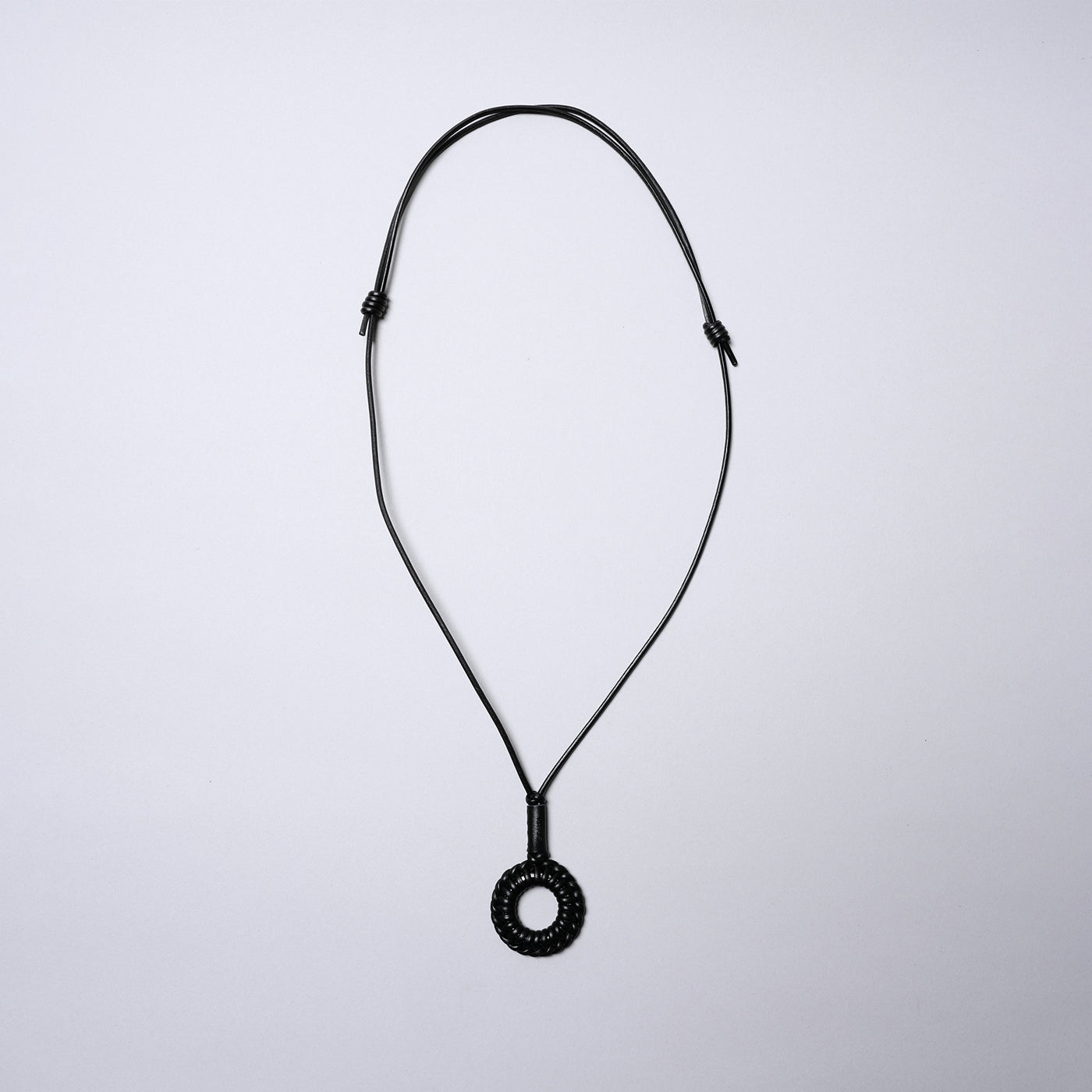 <SENTI FLATTER THE SENSES> Leather Blade Circle Long Necklace / Camel