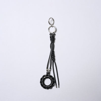 <SENTI FLATTER THE SENSES> Leather Blade Circle Key Strap / Black