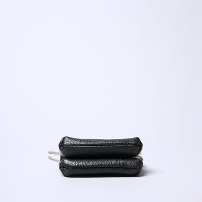 <SENTI FLATTER THE SENSES> Shrink Leather Neck Wallet / Black x Ivory
