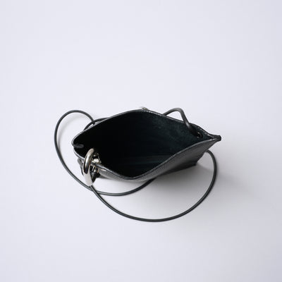 <SENTI FLATTER THE SENSES> Shrink Leather Mini Shoulder Bag / Ivory x Black