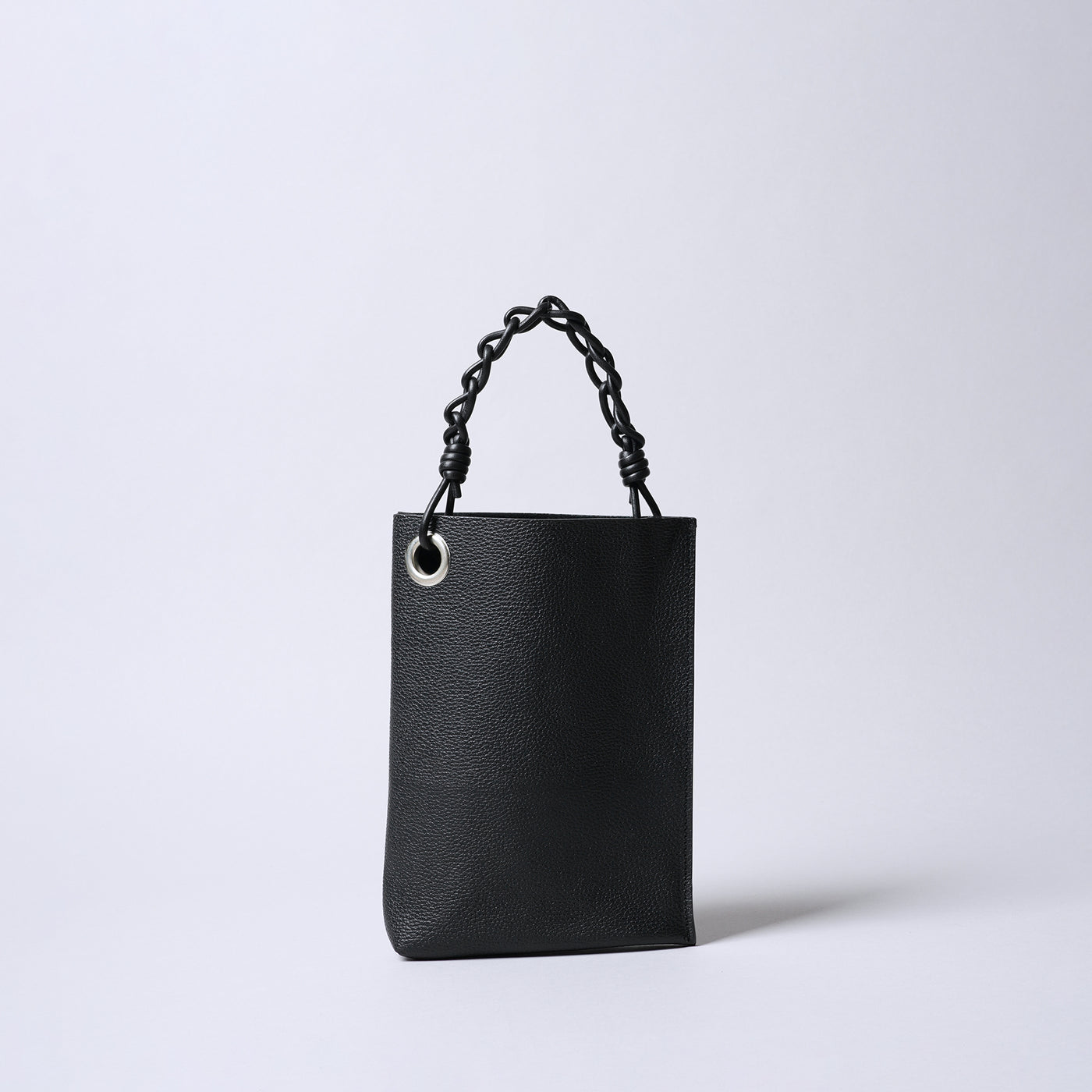 <SENTI FLATTER THE SENSES> Shrink Leather Chain Handle Mini Bag / Black x Ivory