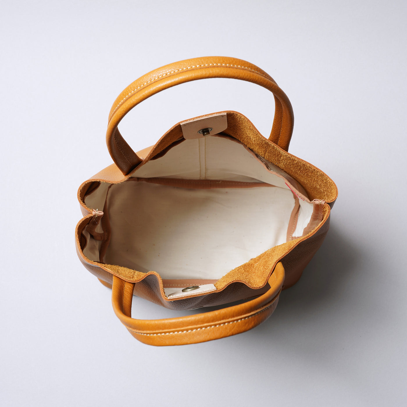 ＜Laisser Faire＞Pieza 手提包/駱駝色