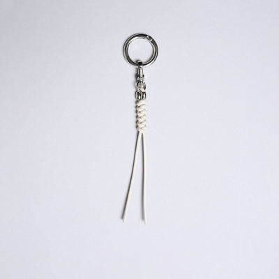 <SENTI FLATTER THE SENSES> Leather Blade Key Chain / Ivory