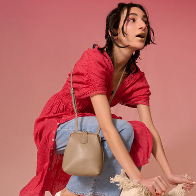 ＜Atelier nuu＞ parcel mist 系列 - 杜勒斯側肩包 / 灰褐色
