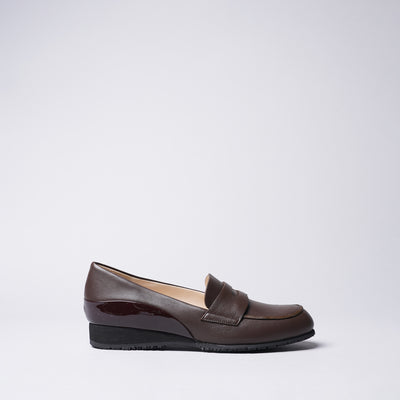 <IUI> Loafer / Dark Brown x Dark Brown Enamel