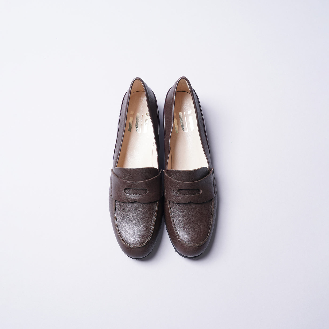 <IUI> Loafer / Navy x Black Enamel