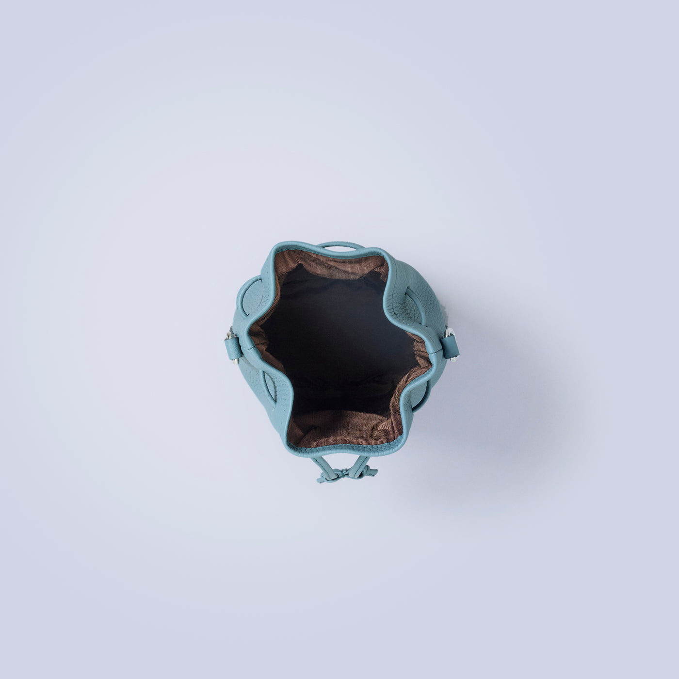 ＜レザリ＞エンボスミニ巾着ショルダー/トープ