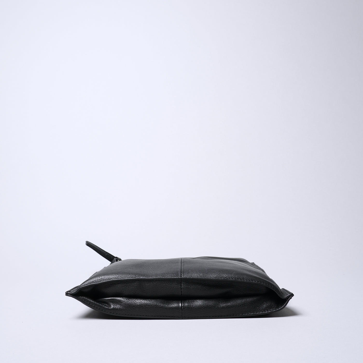 ＜リアルマインド ブラックレーベル＞フィッカ 薄マチショルダーバッグ/ブラック