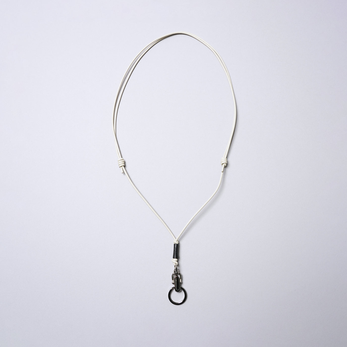 ＜センティ フラター ザ センシーズ＞マルチレザーストラップ（クリップフック）/アイボリー