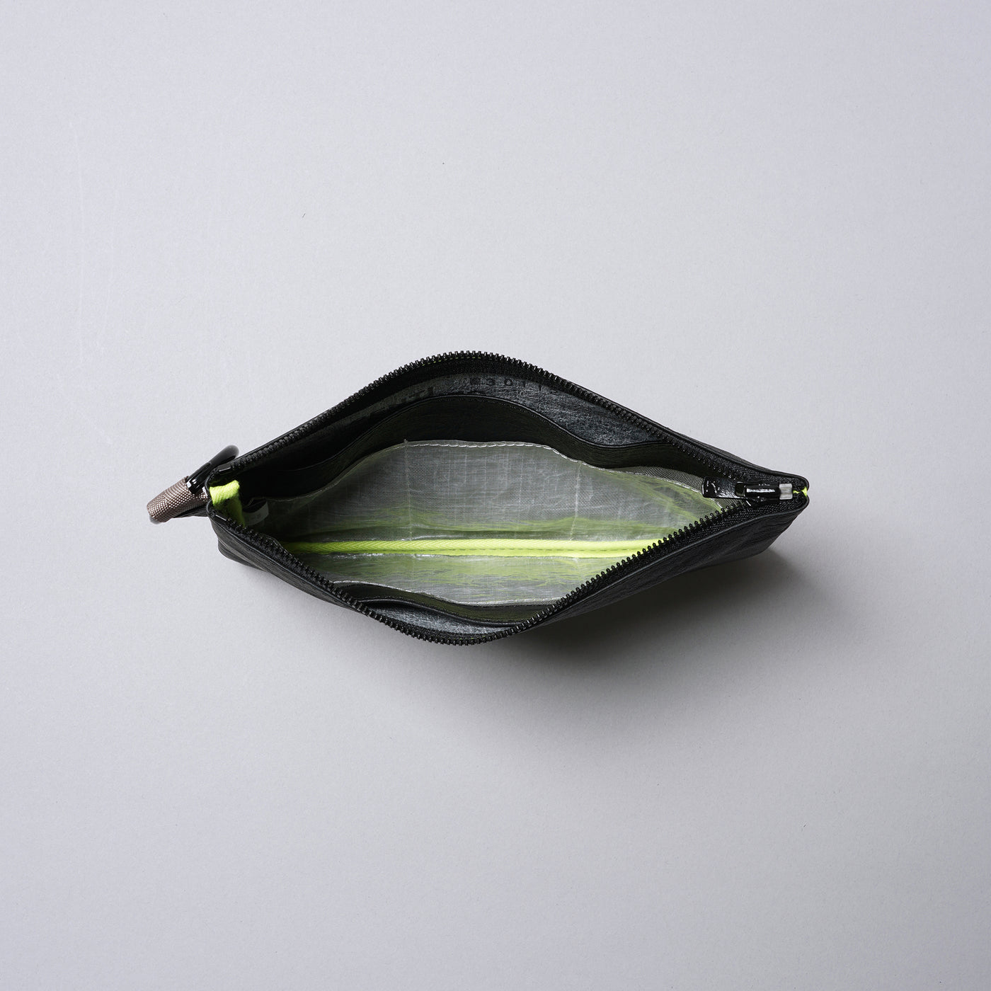 <SENTI FLATTER THE SENSES> Super Lightweight Dyneema Leather Ring Pouch L/ All Black