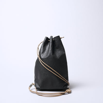 <SENTI FLATTER THE SENSES> Super Lightweight Dyneema Leather Drawstring Bag L  / Black x Camel