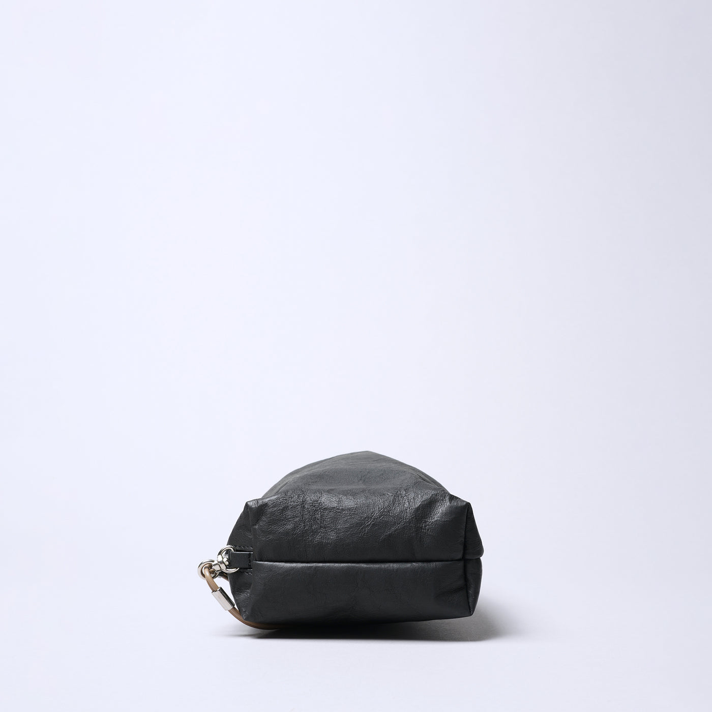 <SENTI FLATTER THE SENSES> Super Lightweight Dyneema Leather Drawstring Bag L  / Black x Camel