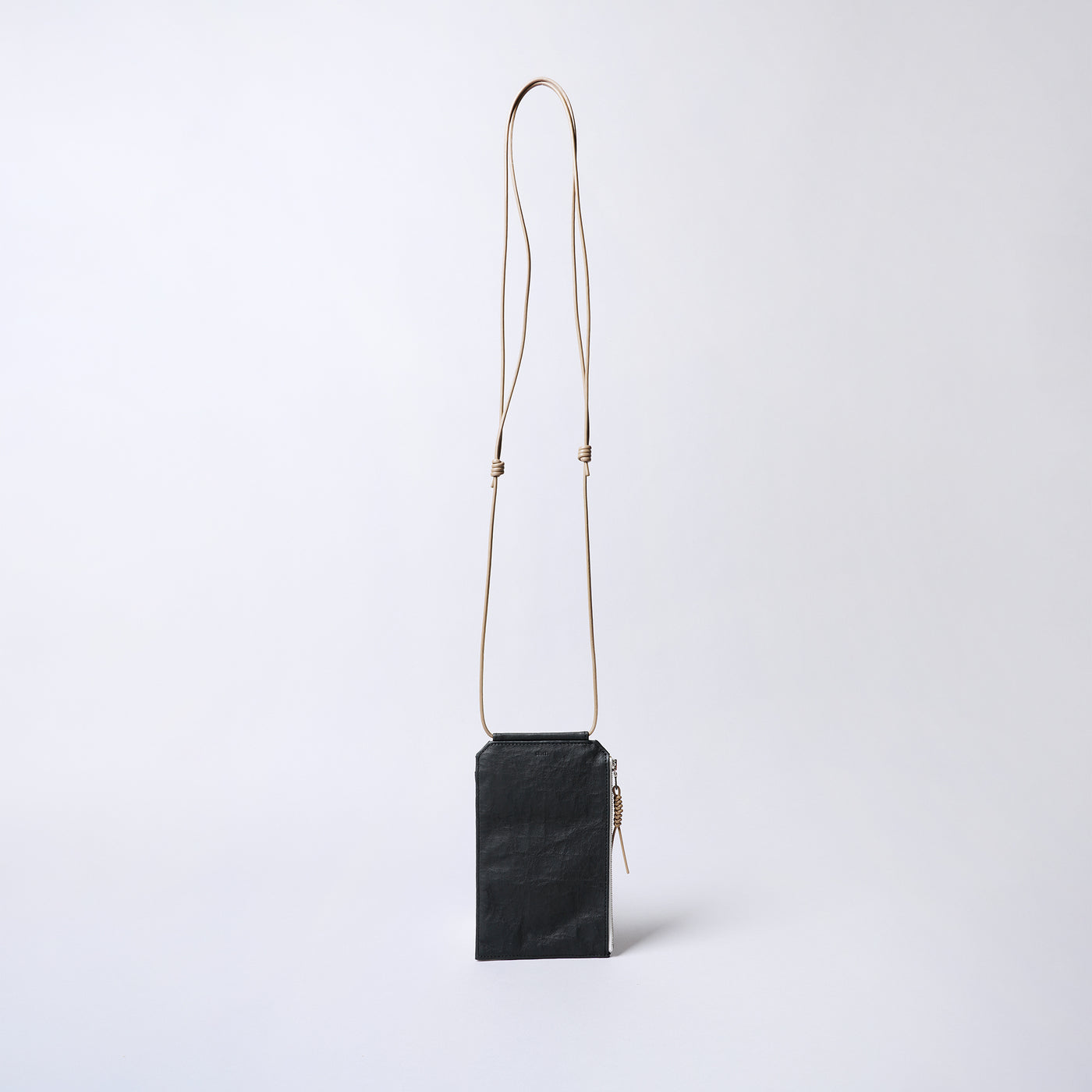 <SENTI FLATTER THE SENSES> Super Lightweight Dyneema Leather Travel Shoulder Bag / Black