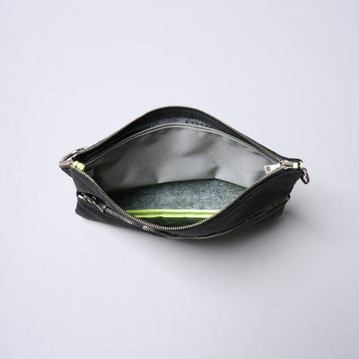 <SENTI FLATTER THE SENSES> Super Lightweight Dyneema Leather Double Zip Pouch LL / Black