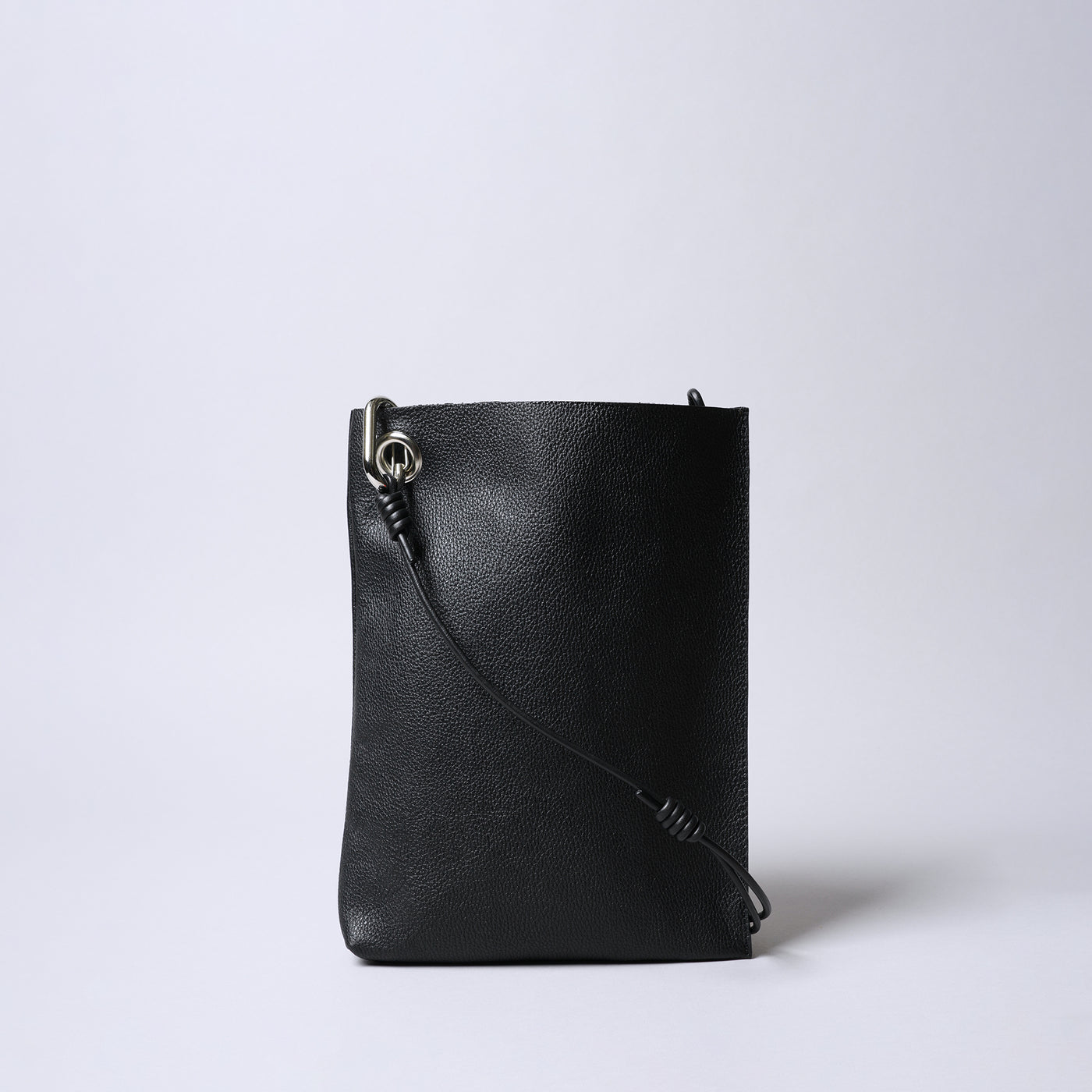 <SENTI FLATTER THE SENSES> Shrink Leather Shoulder Bag / Black