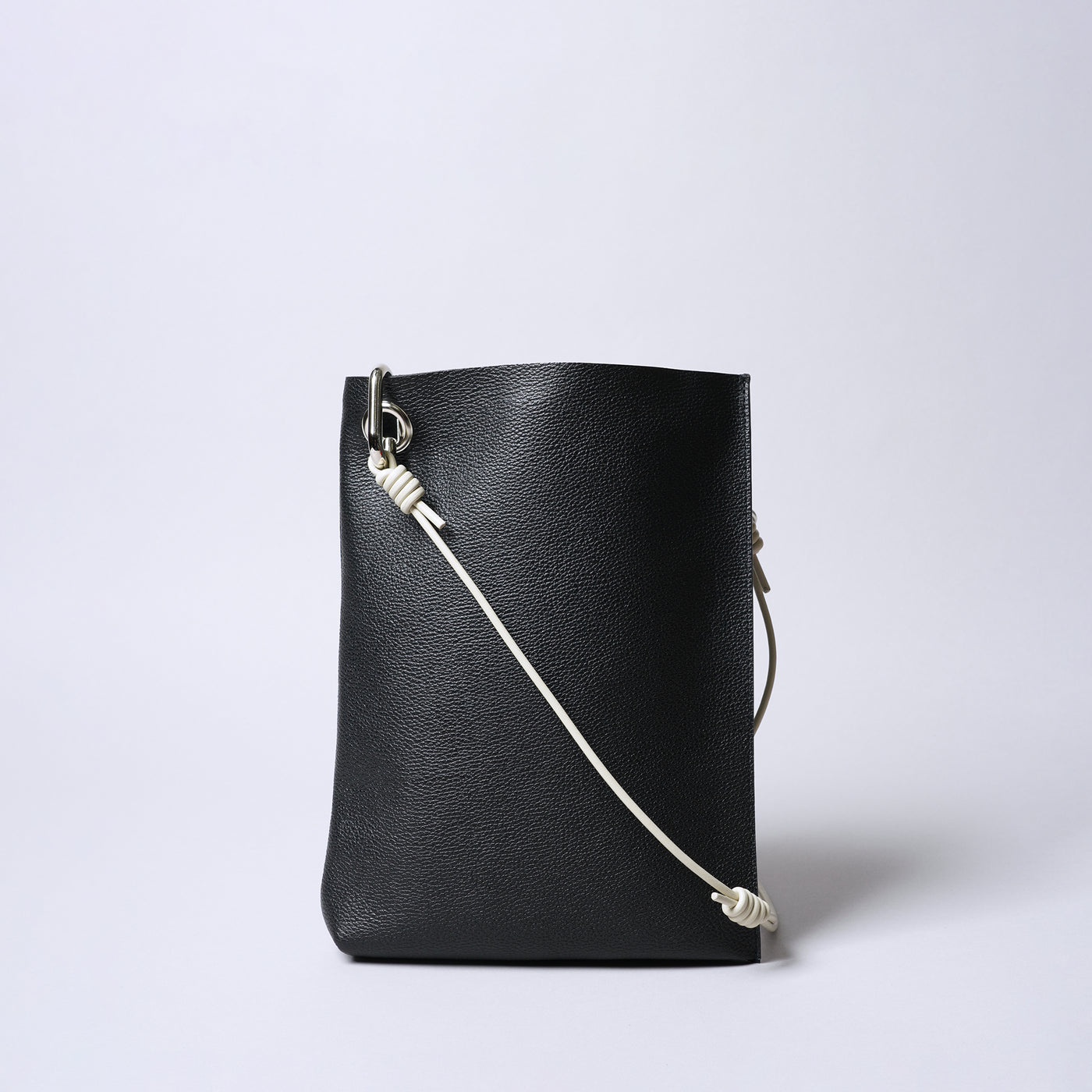 <SENTI FLATTER THE SENSES> Shrink Leather Shoulder Bag / Black