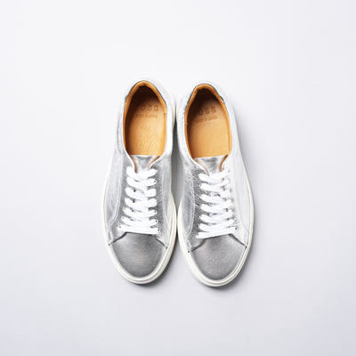 <TOSS> Chester Lace Up Leather Sneaker / Silver