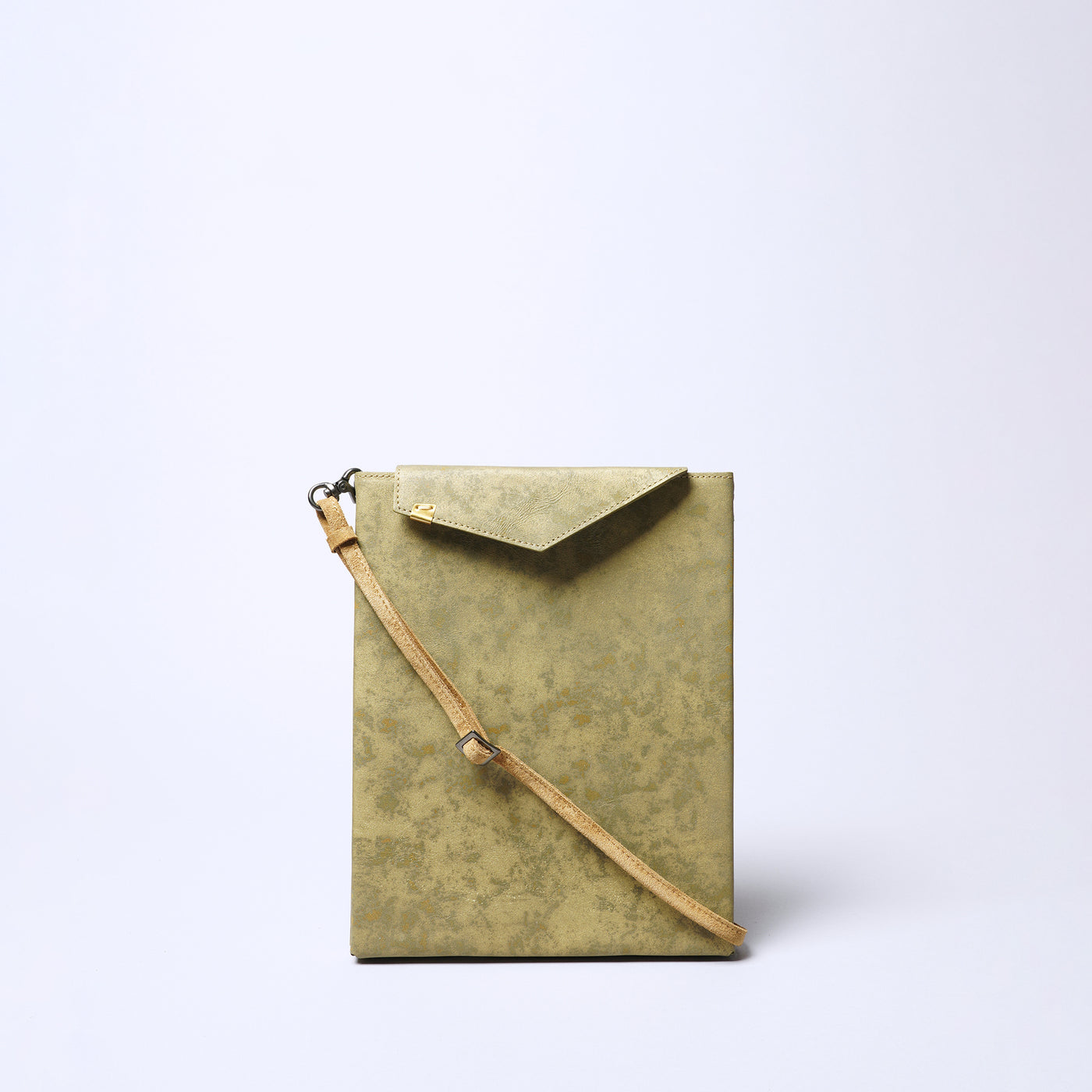 ＜ケウ＞スキニーケース L（11.5inch）/真鍮錆