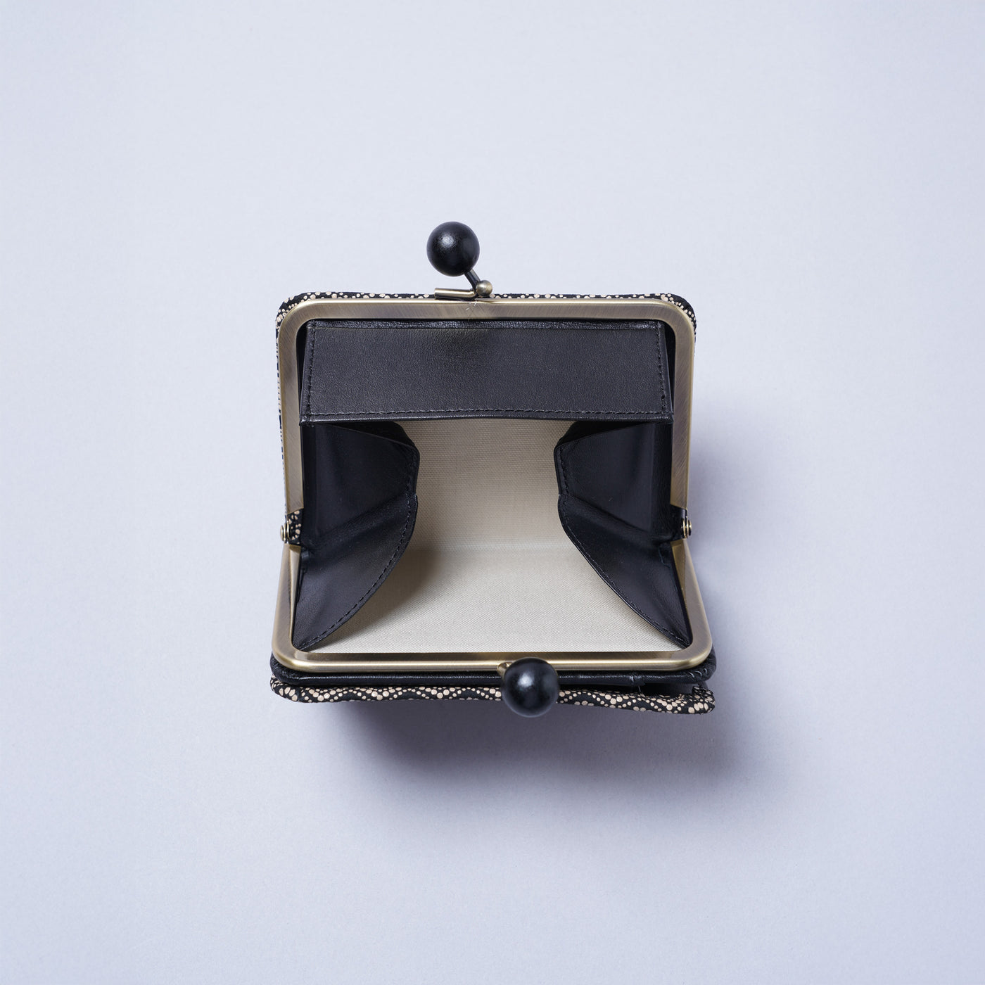 ＜kissora＞古都印傳 口金短夾/龜甲米