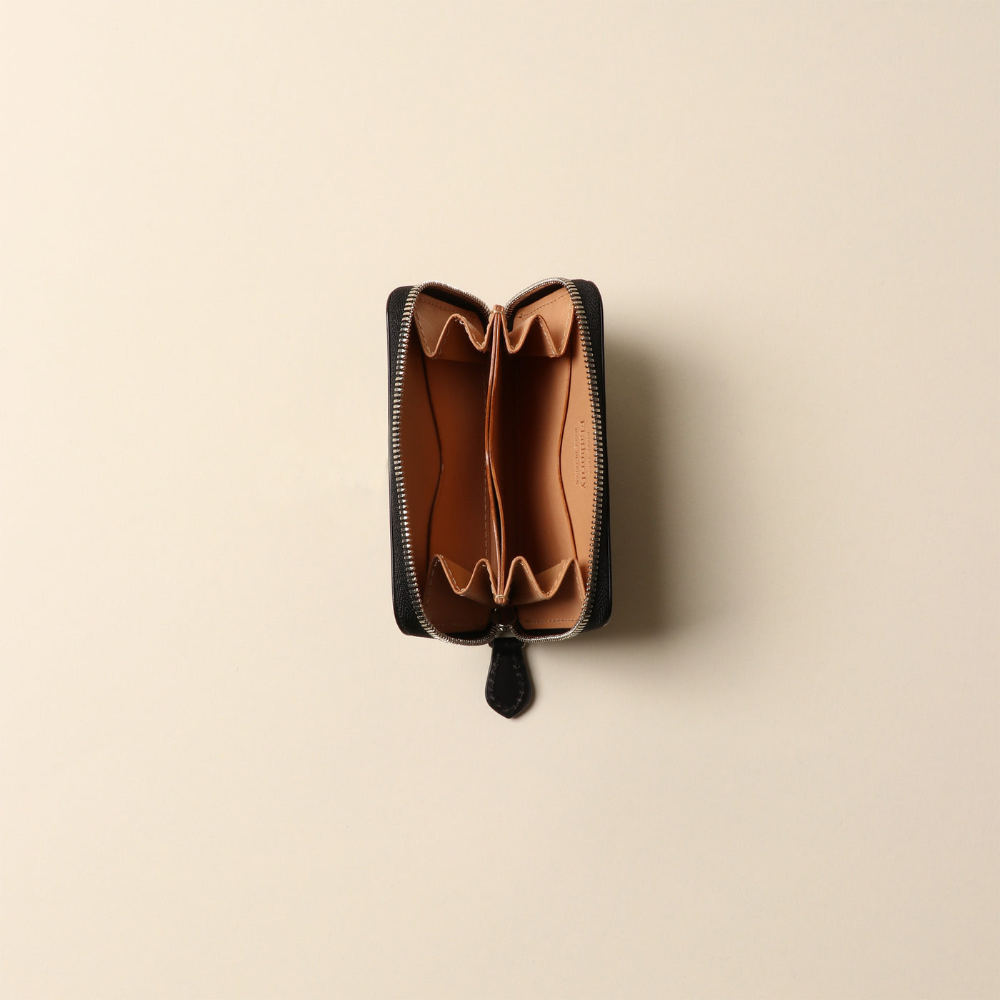 < FLATHORITY > Water-dyed oil cordovan round coin purse / black