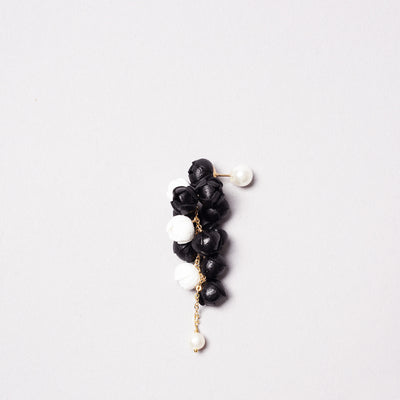 <Selieu>Minori Fusa Pierced Earrings / White &amp; Black