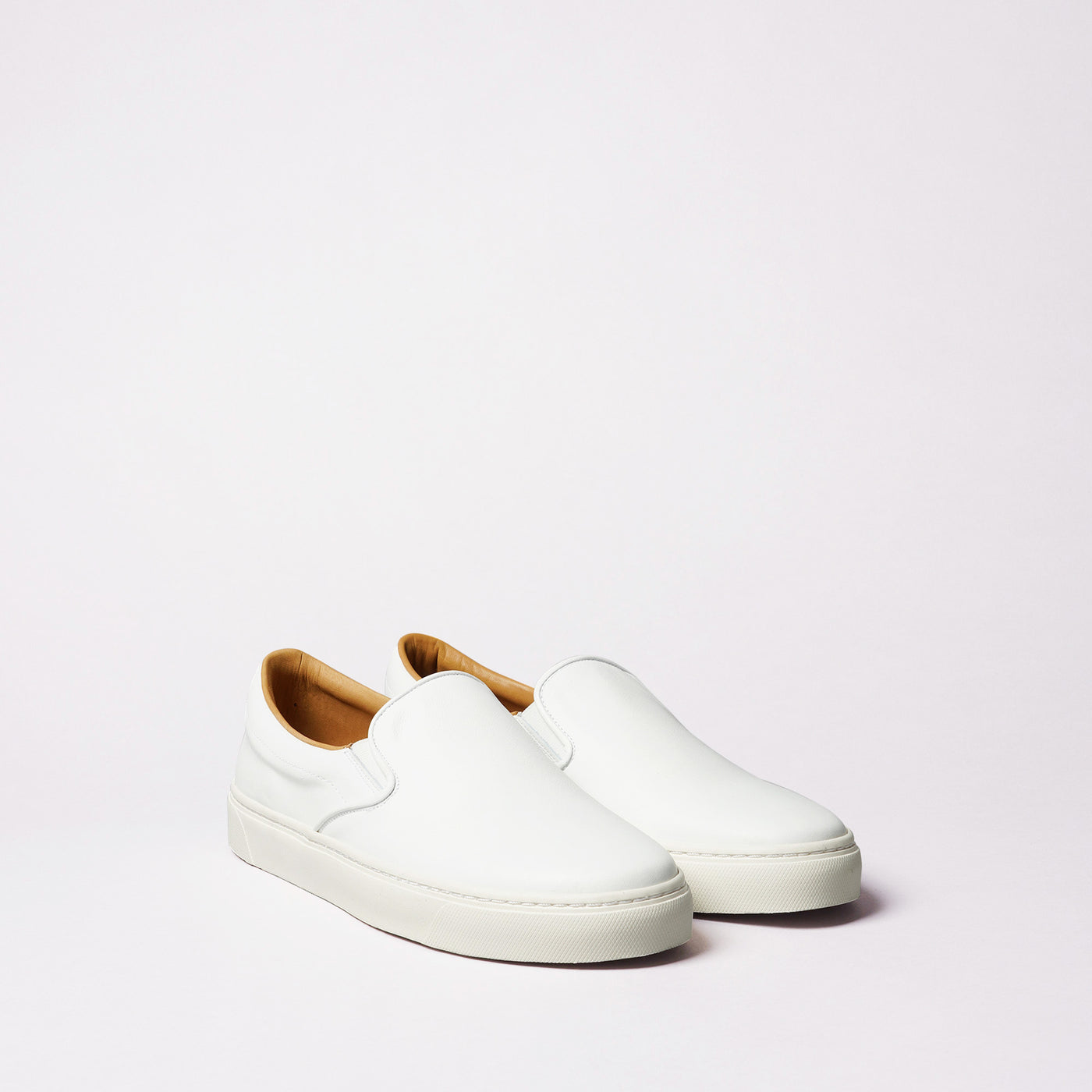 <TOSS> Lance Lance Slip-on Leather Sneakers / Black White