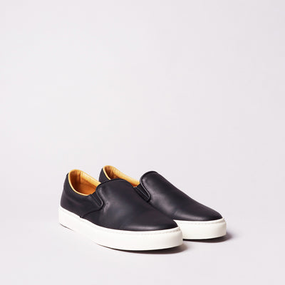 <TOSS> Lance Lance Slip-on Leather Sneakers / Black White