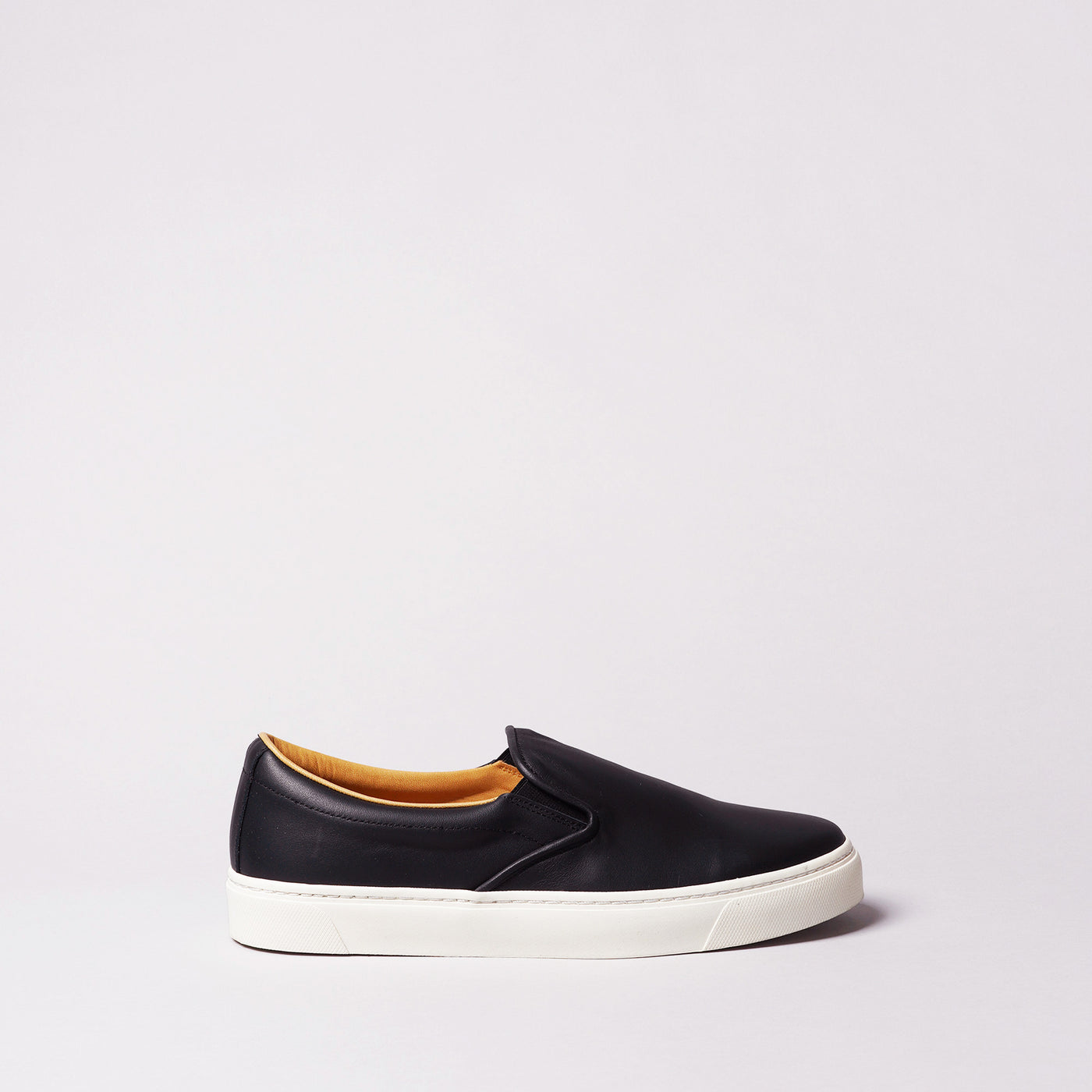 <TOSS> Lance Lance Slip-on Leather Sneakers / Black White