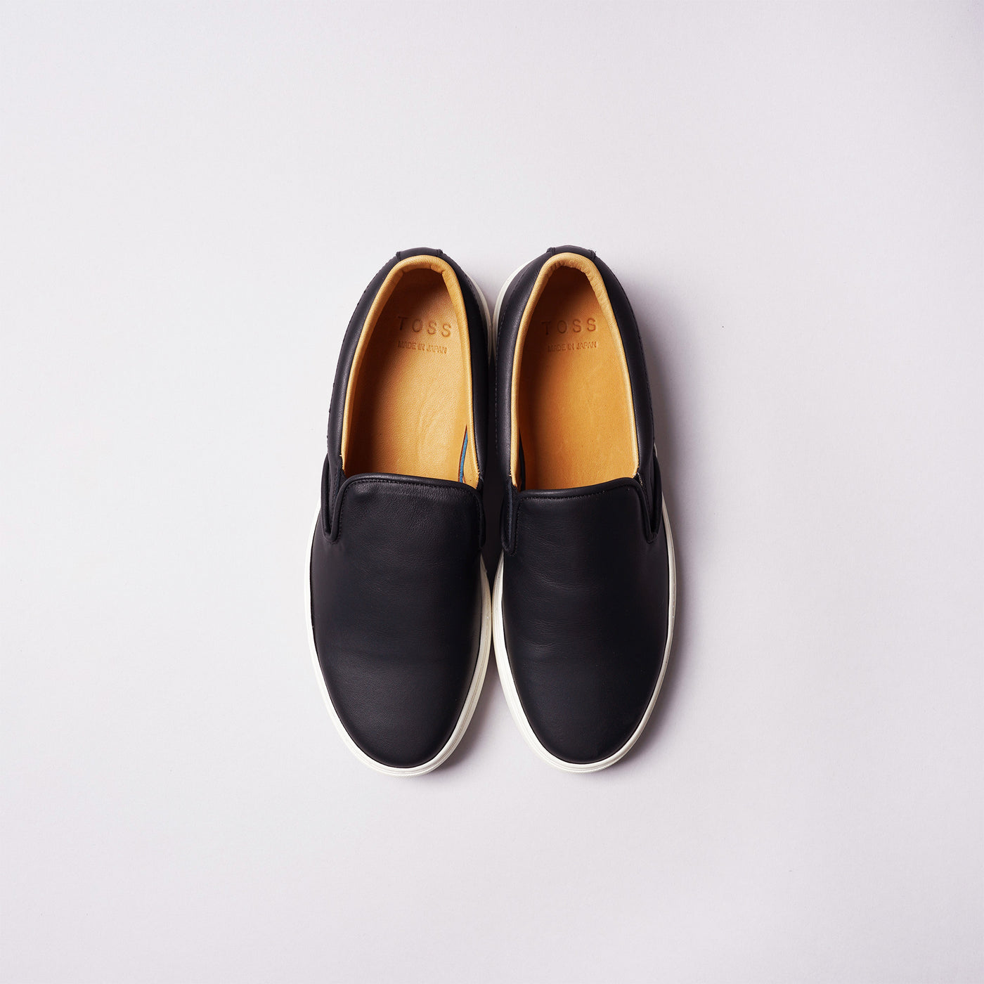 <TOSS> Lance Lance Slip-on Leather Sneakers / Black White