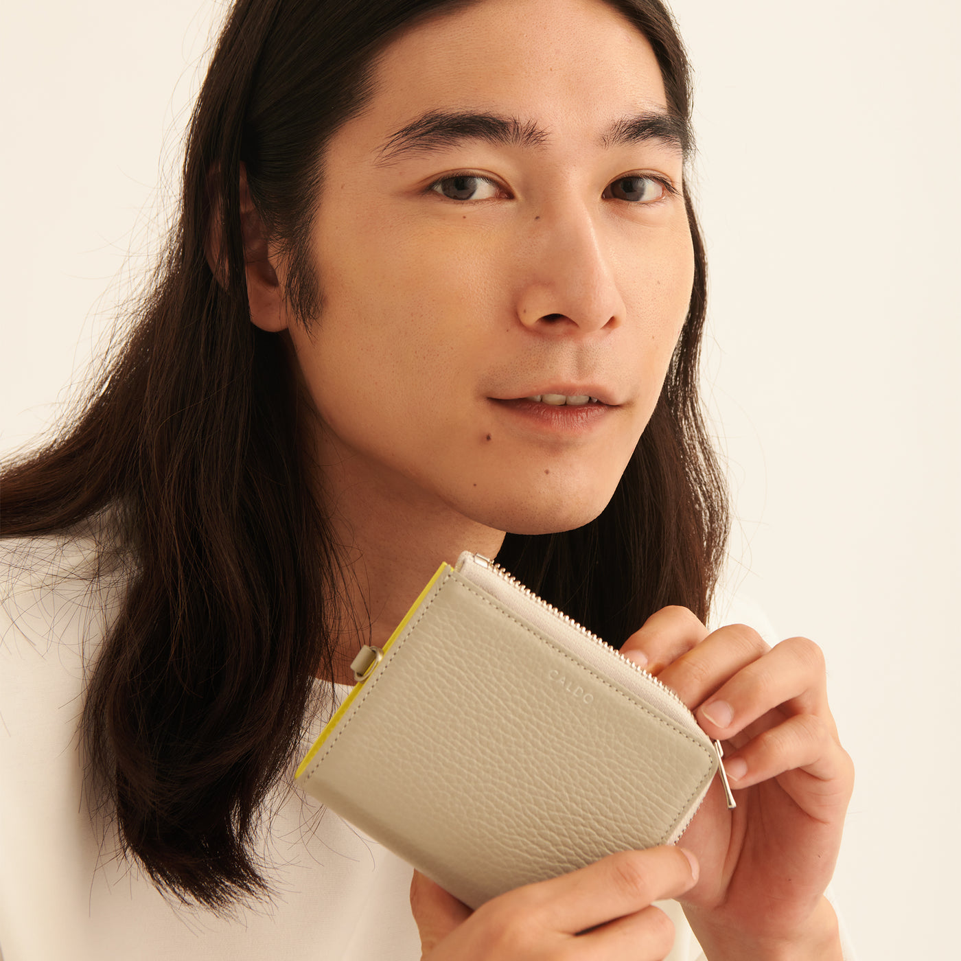 <CALDO tokyo japan> CROSSOVER Pocket Wallet / Taupe Beige