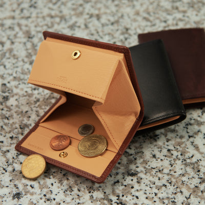 <CYPRIS> White Shirasagi leather box coin purse / brown