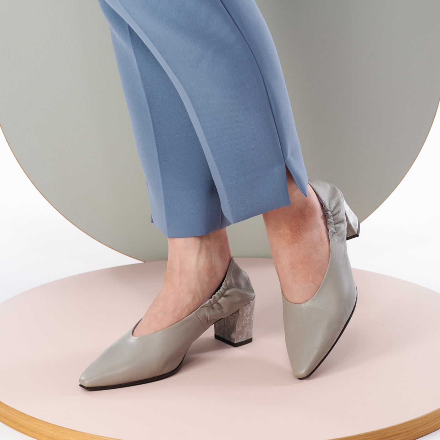 <Madras> Soft conscious petite square pumps / light gray