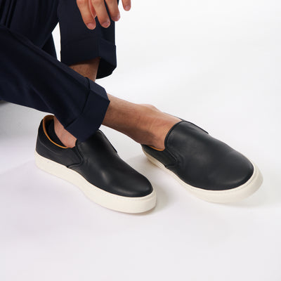 <TOSS> Lance Lance Slip-on Leather Sneakers / Black White