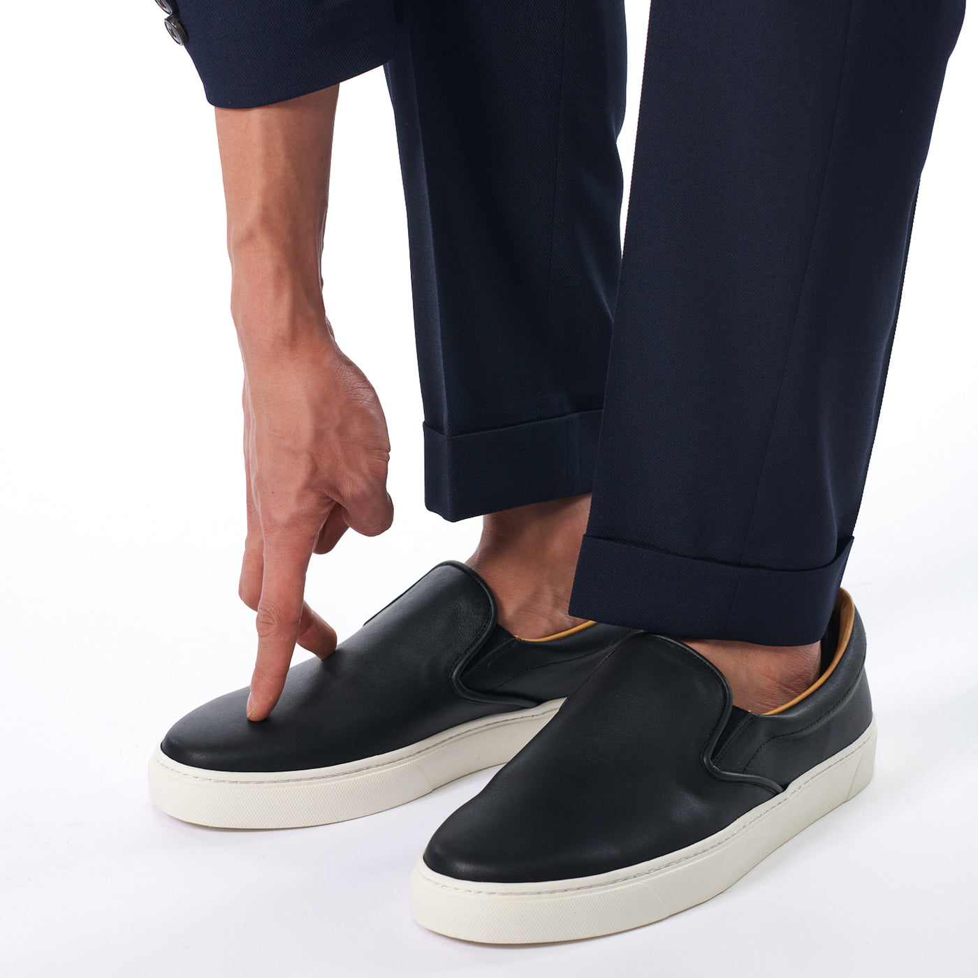 <TOSS> Lance Lance Slip-on Leather Sneakers / Black White